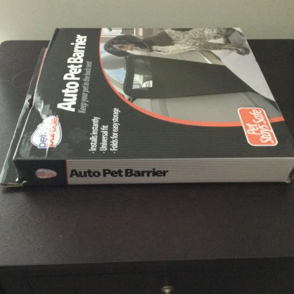 BRAND NEW FACTORY PACK, PET STAYS SAFE PET PARADE AUTO PET BARRIER UNIVERSAL